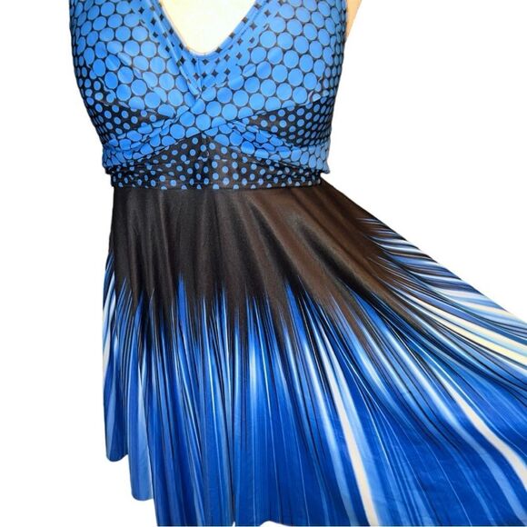 Swimsuit! Super cute swimsuit top! Designed to flatter! - Picture 4 of 10